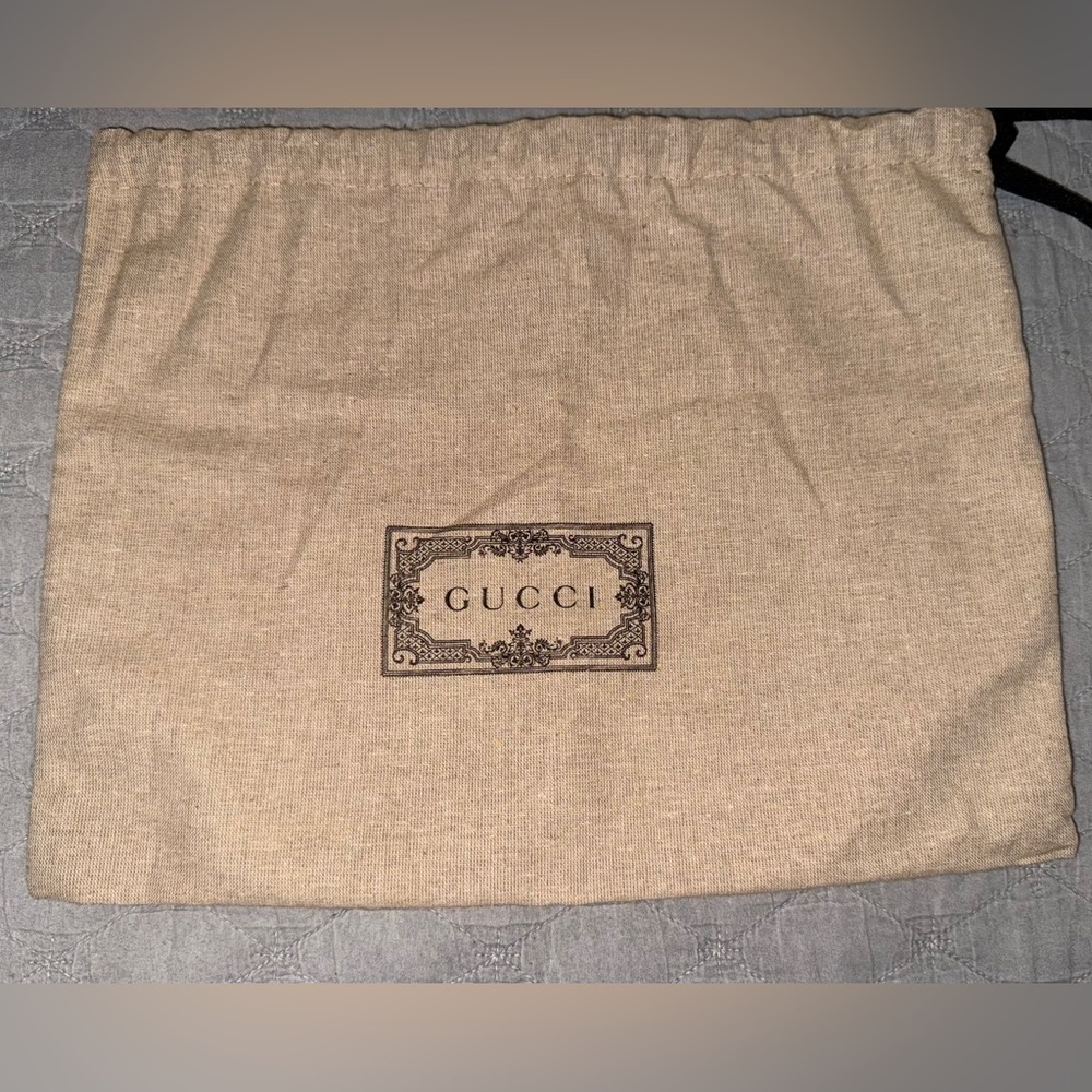 Brand new Gucci box with magnetic closure, comes with dust bag - Picture 2 of 6